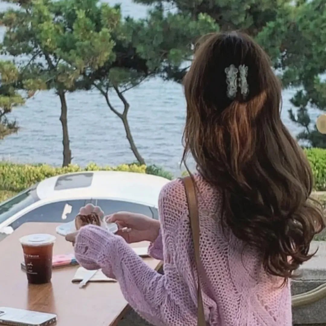 像两滴水
